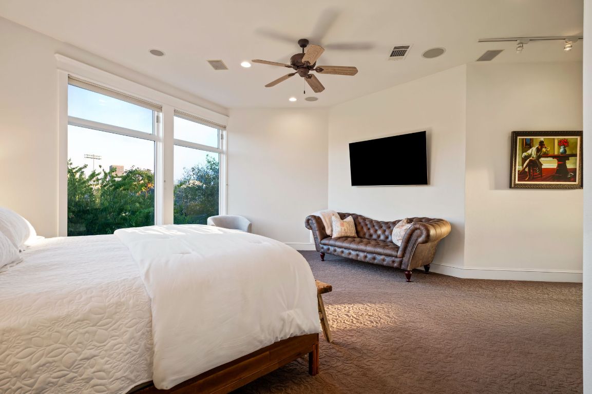 1231 Parkway, Unit 2 Austin, TX 78703 - Photo 22 of 40 Spacious retreat