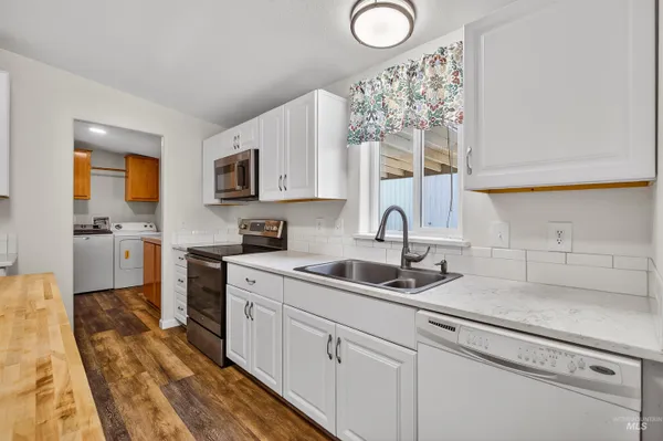 $379,000 | 450 Marion Street, Peck, ID 83545