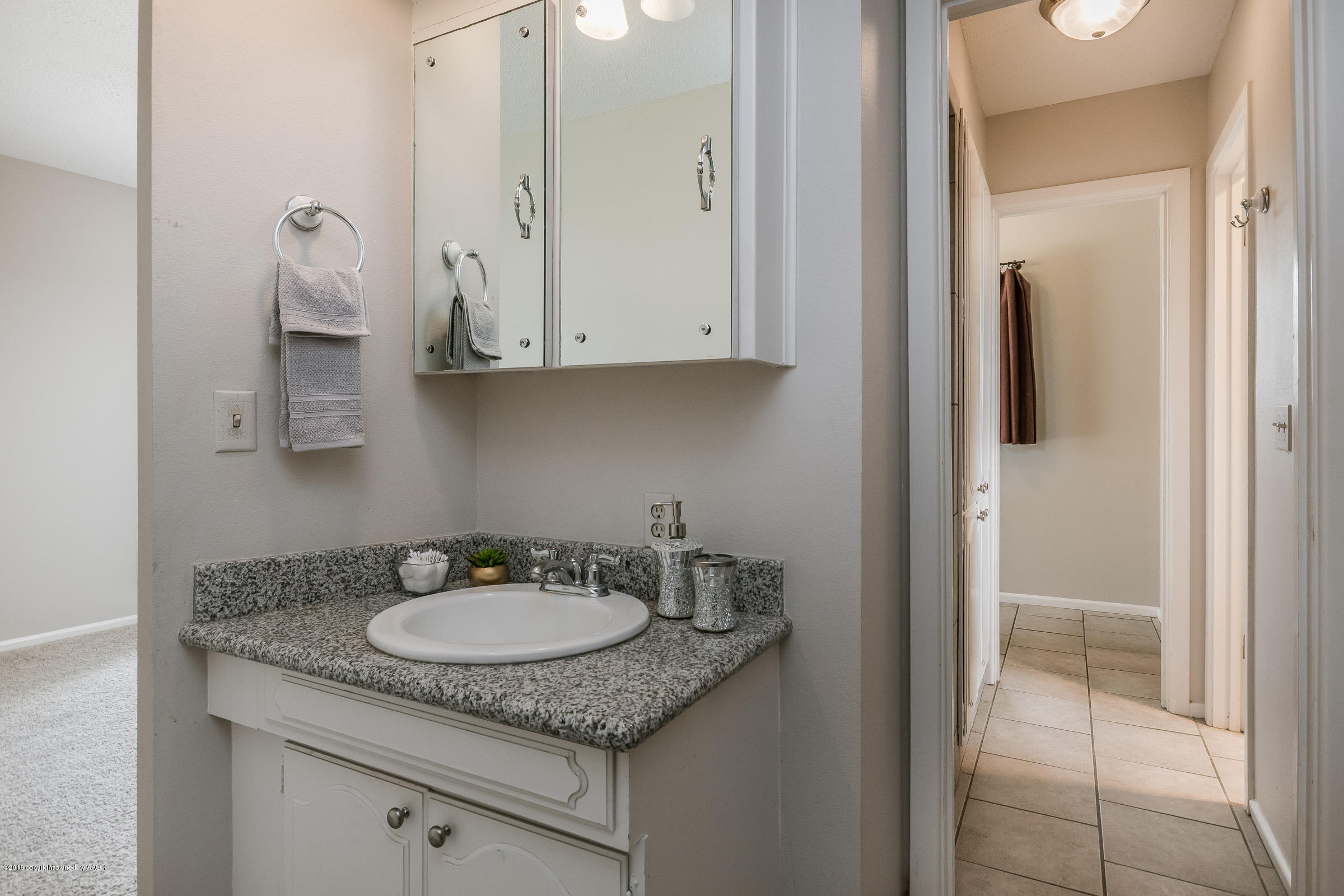 7200 Jameson Road Amarillo, TX 79106 - Photo 18 of 31 Master Bathroom Her Side