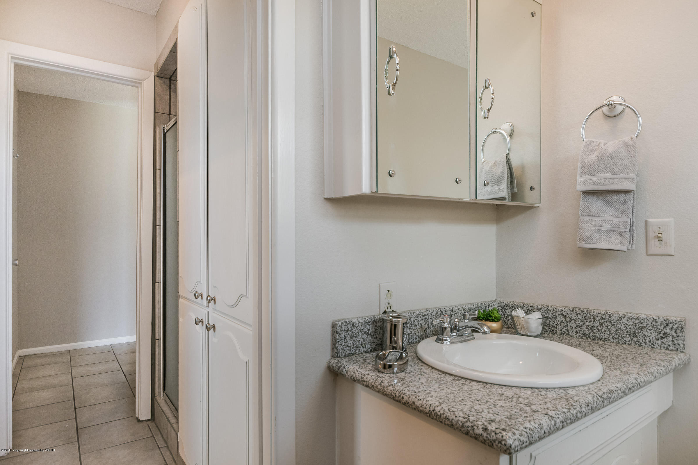 7200 Jameson Road Amarillo, TX 79106 - Photo 19 of 31 Master Bathroom His Side