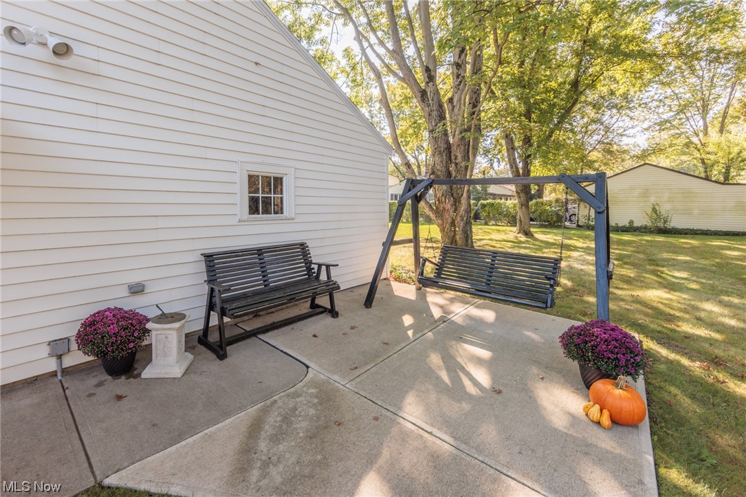 26585 Cook Road Olmsted Falls, OH 44138 - Photo 31 of 34 Relax on the patio!