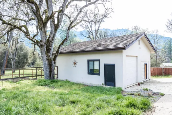 $629,800 | 45344 South Oakview Drive, Oakhurst, CA 93644