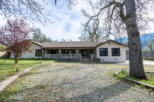 $629,800 | 45344 South Oakview Drive, Oakhurst, CA 93644