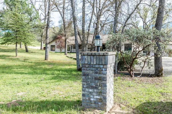 $629,800 | 45344 South Oakview Drive, Oakhurst, CA 93644