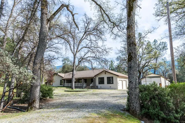 $629,800 | 45344 South Oakview Drive, Oakhurst, CA 93644