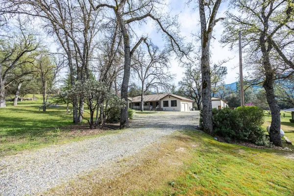 $629,800 | 45344 South Oakview Drive, Oakhurst, CA 93644