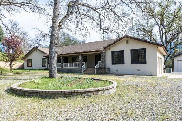 $629,800 | 45344 South Oakview Drive, Oakhurst, CA 93644