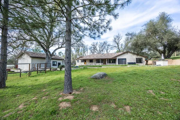 $629,800 | 45344 South Oakview Drive, Oakhurst, CA 93644
