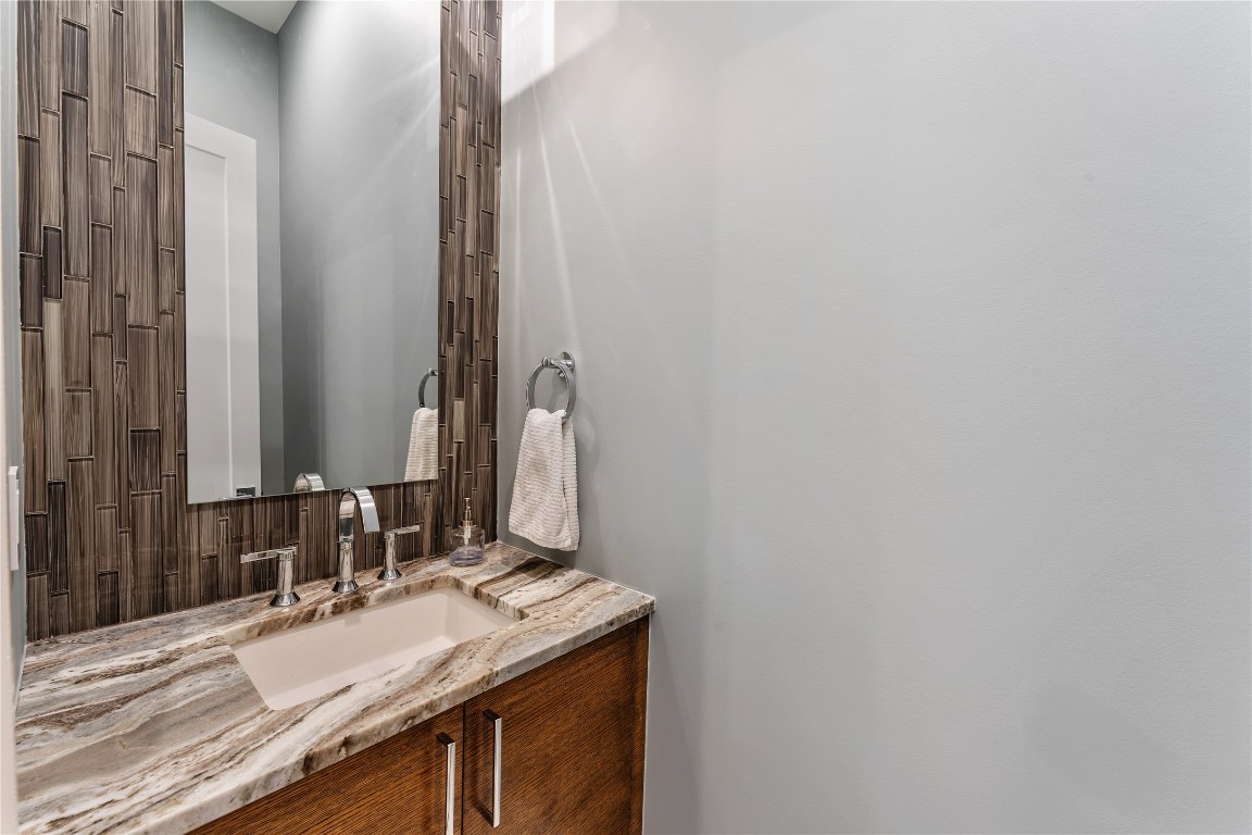 917 Peden Street Houston, TX 77006 - Photo 19 of 50 An inviting covered patio with new outdoor fans creates the perfect space for year-round enjoyment. Large sliding glass doors provide a seamless transition from indoor living to outdoor entertaining. This space is designed to embrace Houston’s beautiful weather in style.