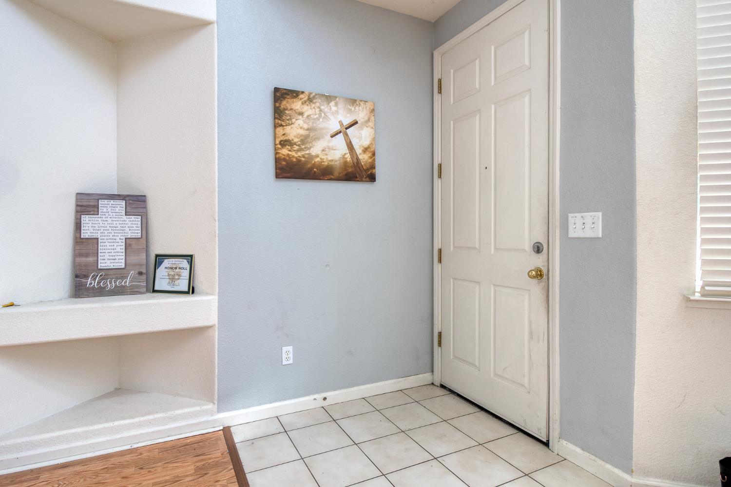 6282 Crestview Circle Stockton, CA 95219 - Photo 5 of 22 a view of an empty room with window and cabinet