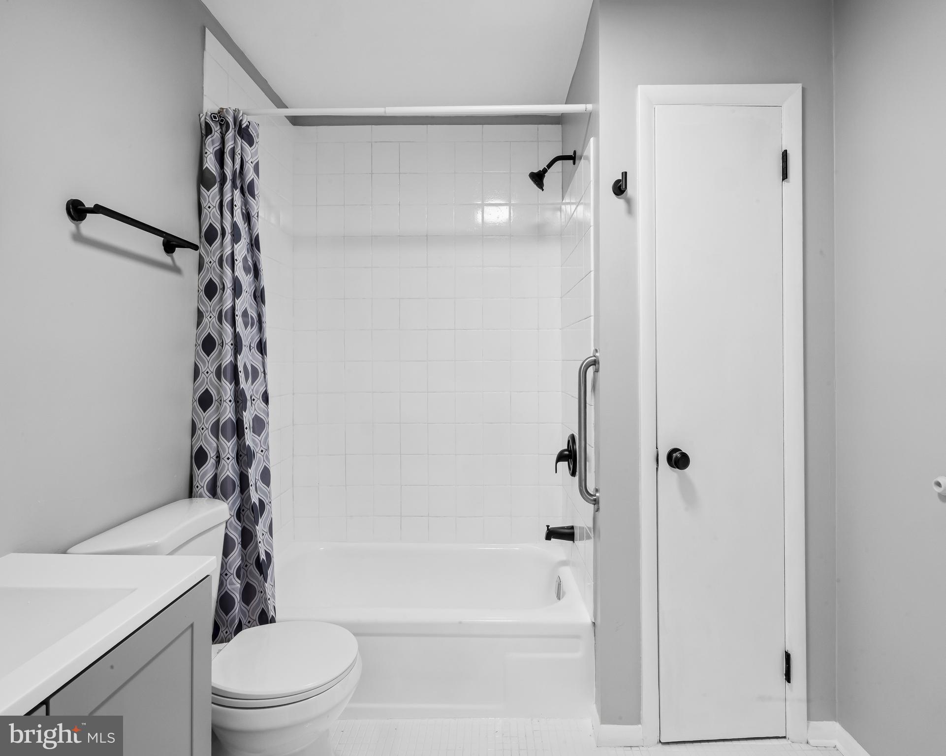 6 Heron Place Clementon, NJ 08021 - Photo 18 of 29 a bathroom with a shower a toilet and a sink