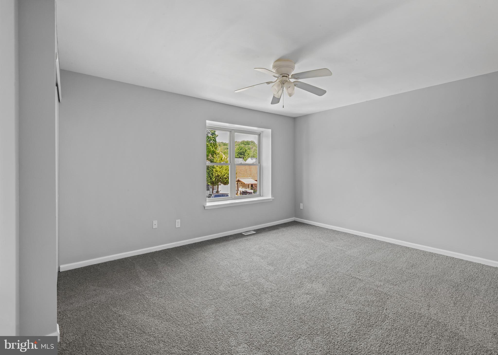 6 Heron Place Clementon, NJ 08021 - Photo 24 of 29 an empty room with windows and ceiling fan