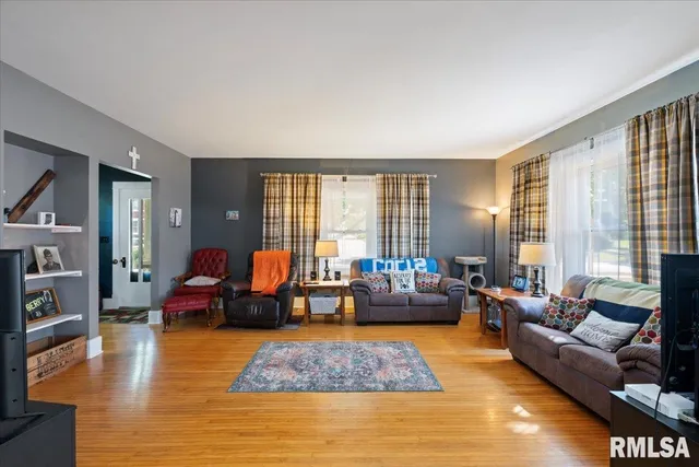 $234,900 | 101 South Stewart Street, Geneseo, IL 61254