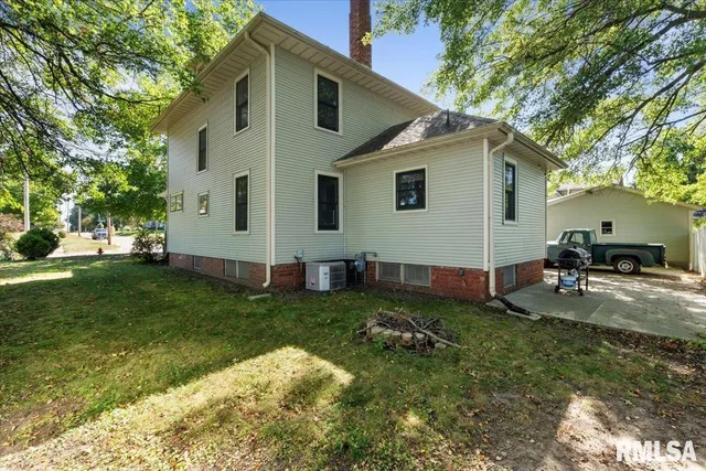 $234,900 | 101 South Stewart Street, Geneseo, IL 61254