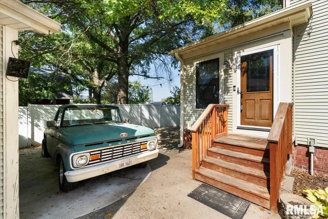 $234,900 | 101 South Stewart Street, Geneseo, IL 61254