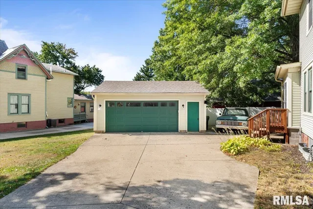 $234,900 | 101 South Stewart Street, Geneseo, IL 61254