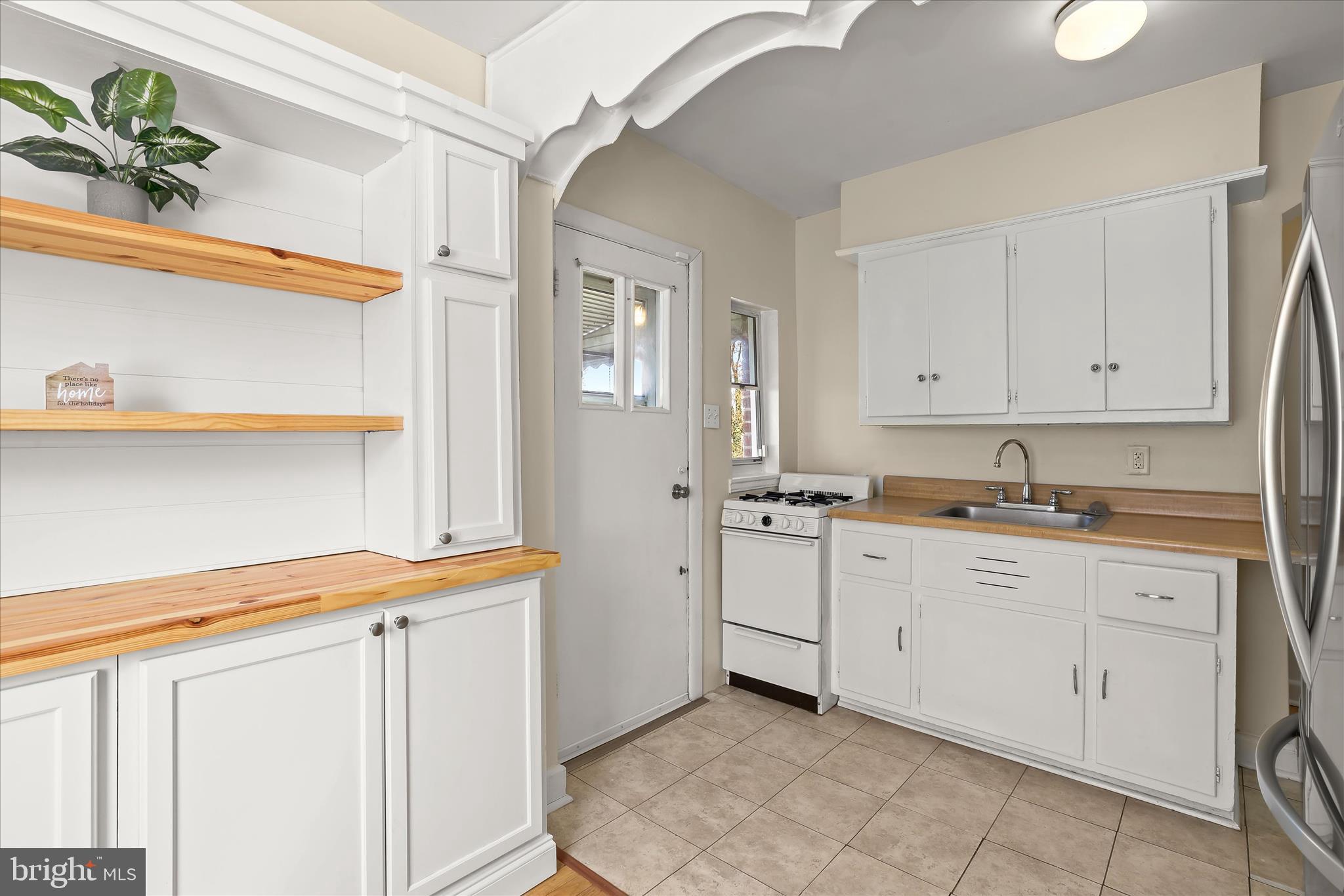 218 Kuethe Road Glen Burnie, MD 21060 - Photo 8 of 32 Dining Room to Kitchen