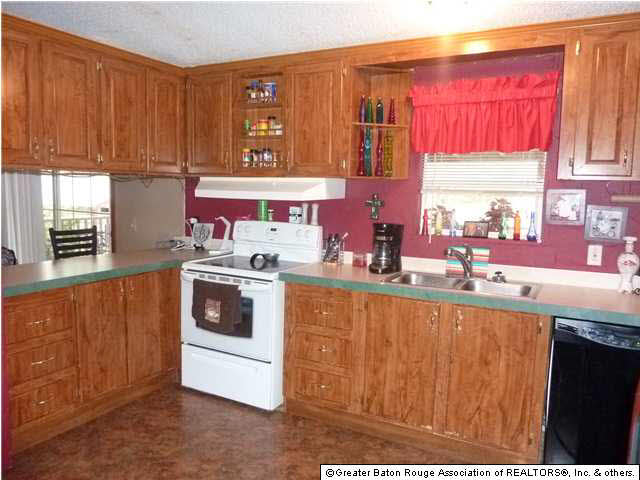 9570 Dyer Road Central, LA 70714 - Photo 8 of 16 Gallery Image 8