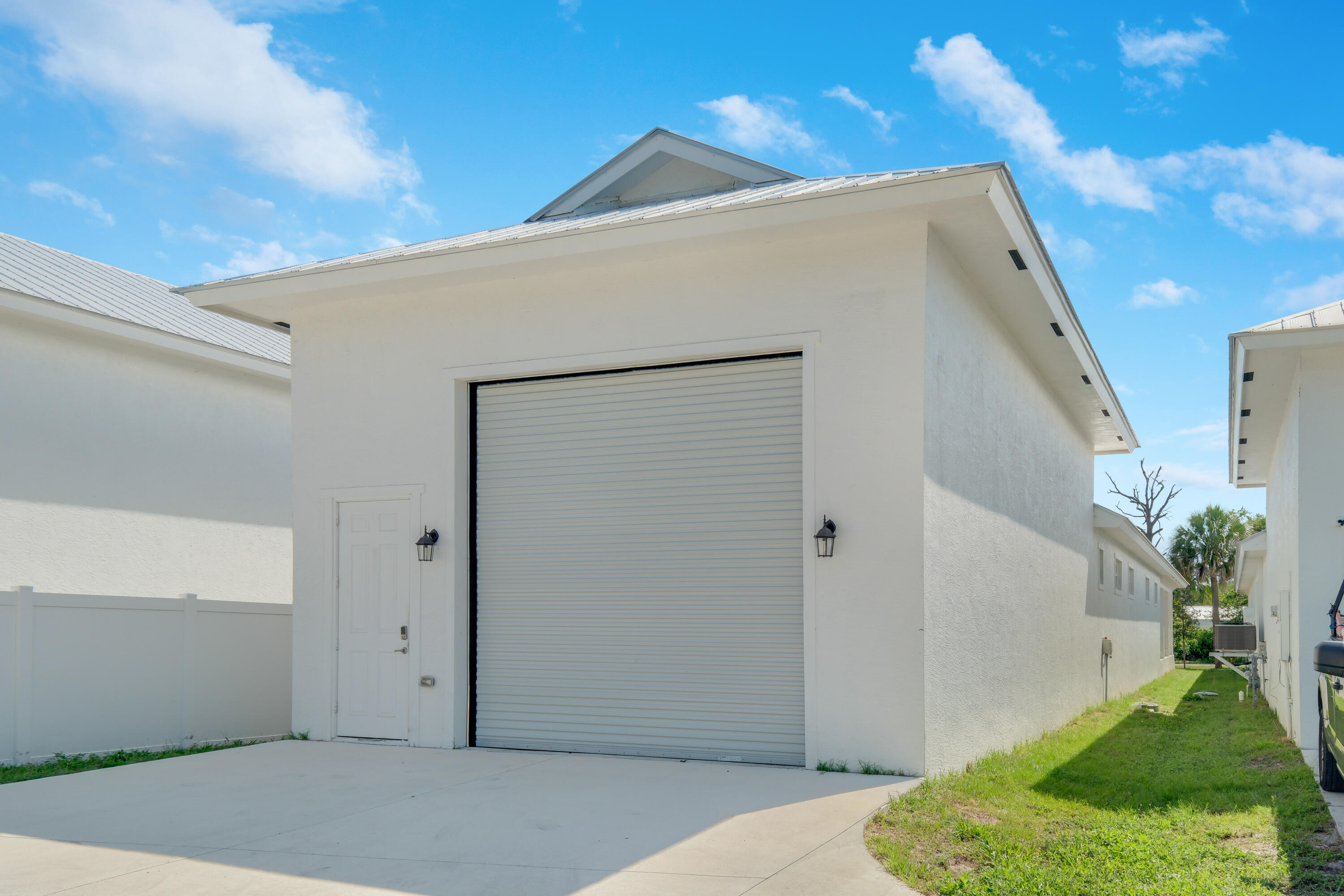4982 Southeast Railway Avenue Stuart, FL 34997 - Photo 20 of 36 a view of backyard