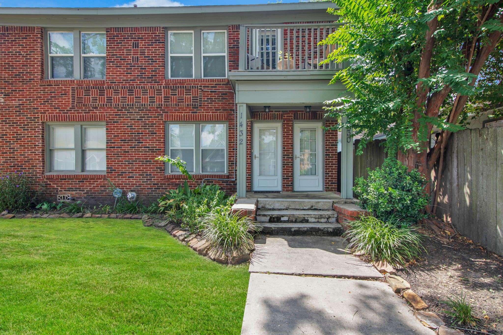 1432 Godwin Street Houston, TX 77023 - Photo 3 of 40 a front view of a house having yard