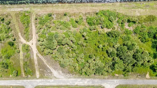 $74,900 | 565 Naples Avenue South, Lehigh Acres, FL 33974