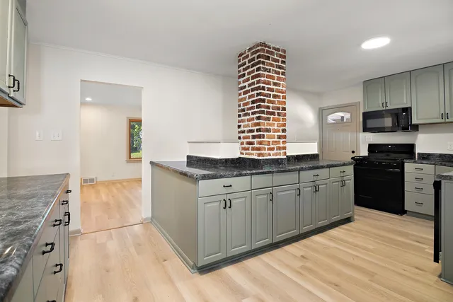 $199,900 | 1470 South 5th Avenue, Kankakee, IL 60901