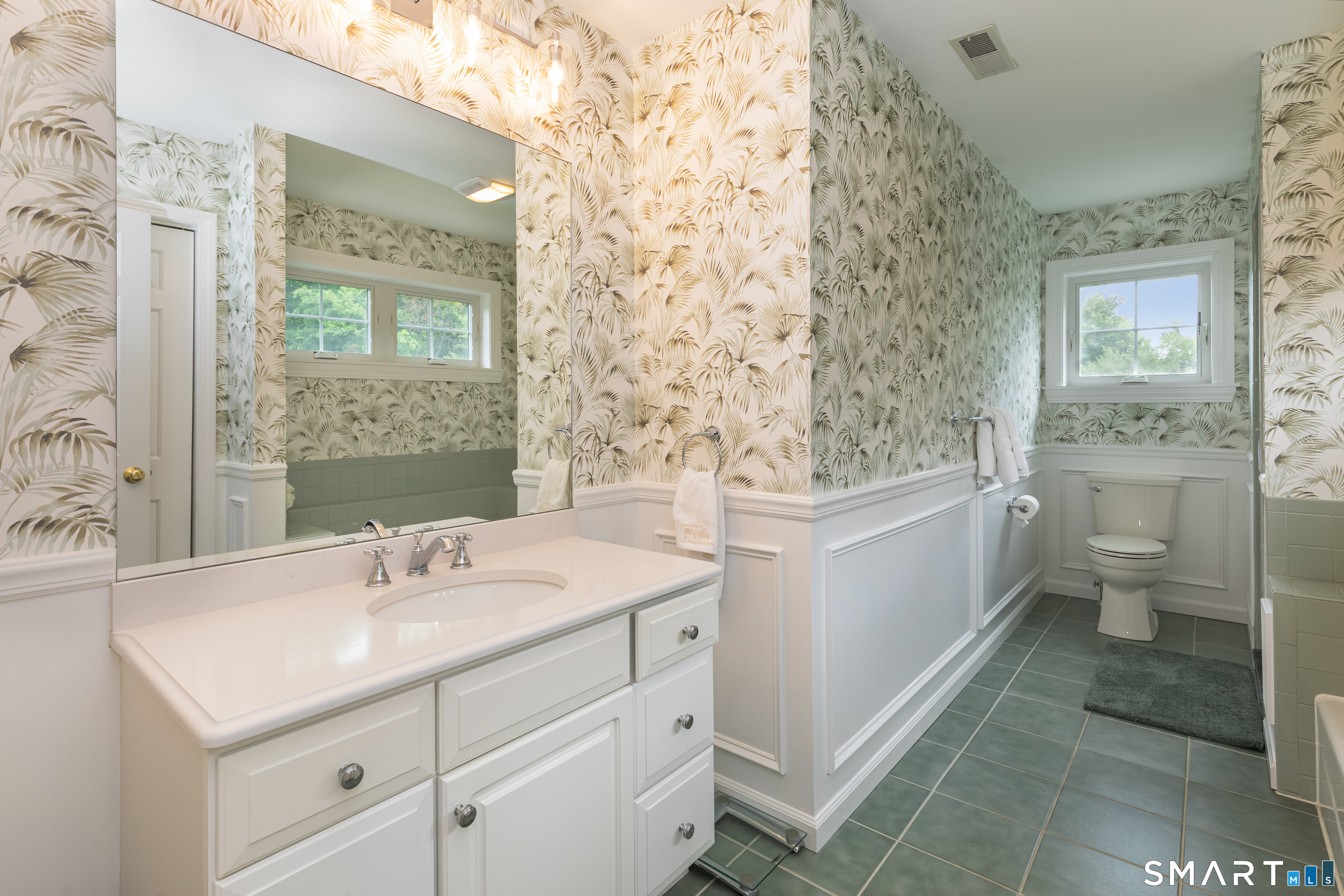 33 Old Field Hill Road, Unit 4 Southbury, CT 06488 - Photo 19 of 30 En Suite Bathroom