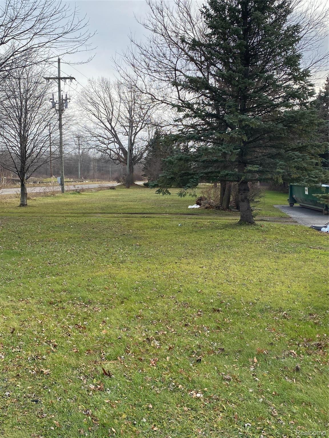 28473 Northline Road Romulus, MI 48174 - Photo 4 of 40 IMG_0901.jpeg