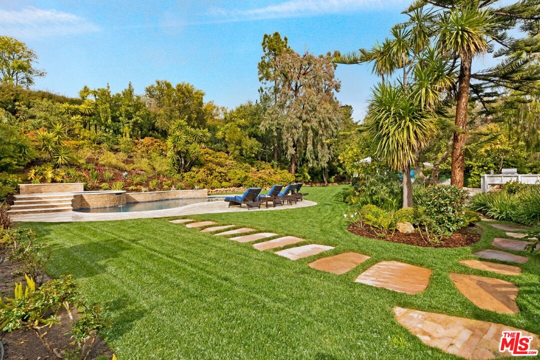 20779 Big Rock Drive Malibu, CA 90265 - Photo 32 of 37 a view of green field