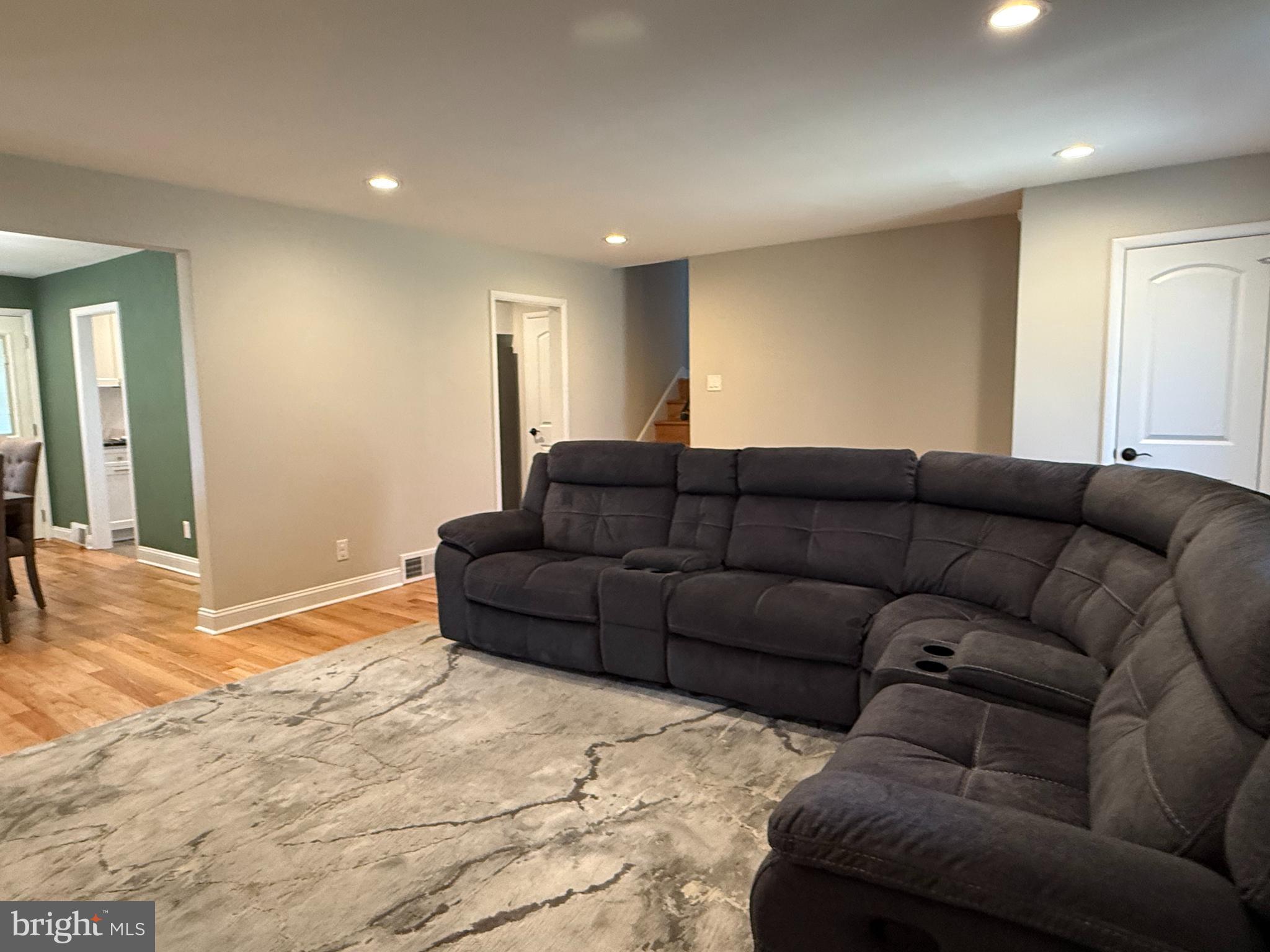 331 Candlewood Road Broomall, PA 19008 - Photo 4 of 28