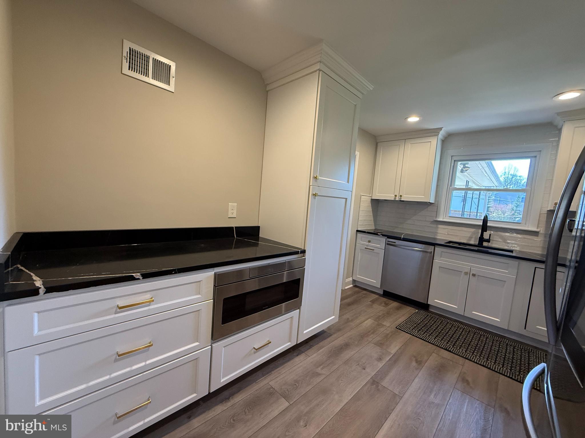 331 Candlewood Road Broomall, PA 19008 - Photo 6 of 28