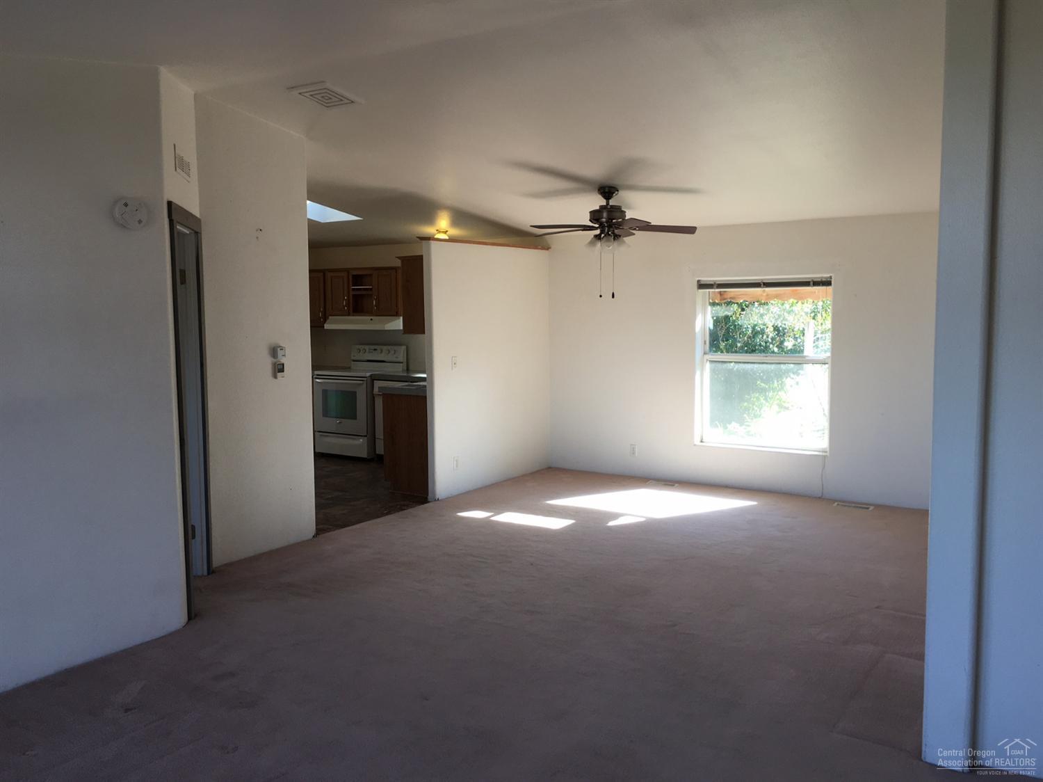 21300 Southwest Gift Road Bend, OR 97703 - Photo 14 of 19 Dining Area