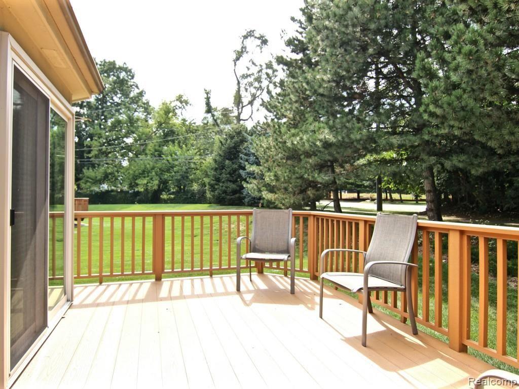 1066 Churchill Circle Rochester, MI 48307 - Photo 33 of 56 IMG_2740.jpg