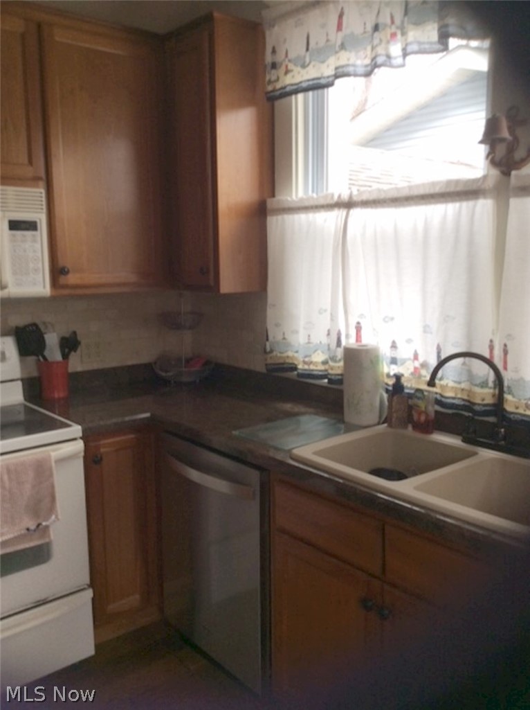 1379 Stevenson Road Masury, OH 44438 - Photo 7 of 28 Kitchen