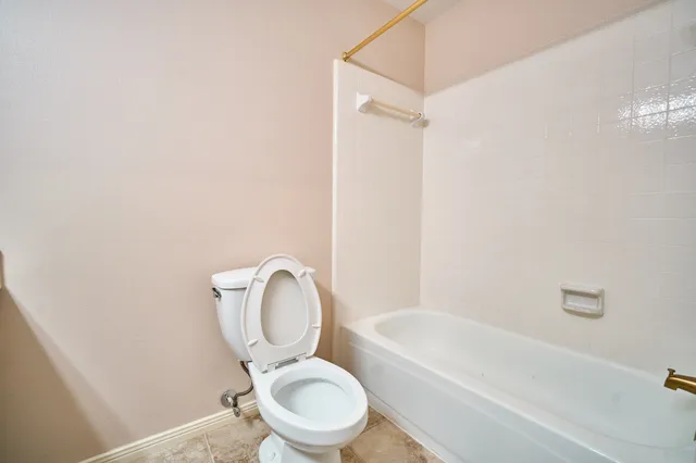 $2,350 | 5022 Moss Run Drive, Missouri City, TX 77459