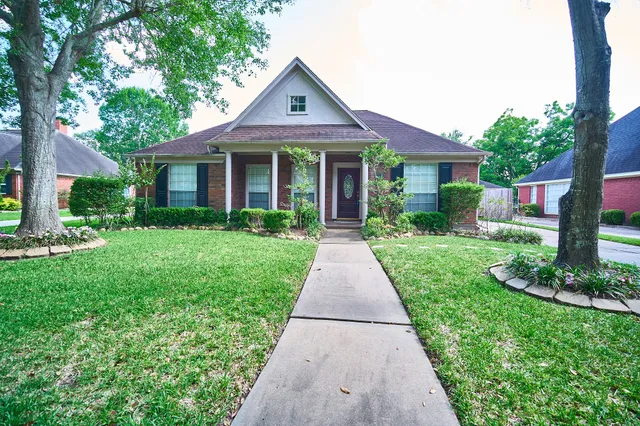 $2,350 | 5022 Moss Run Drive, Missouri City, TX 77459