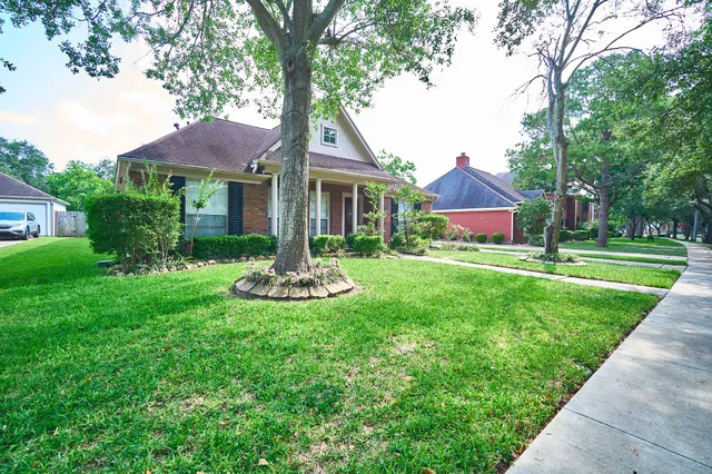 $2,350 | 5022 Moss Run Drive, Missouri City, TX 77459