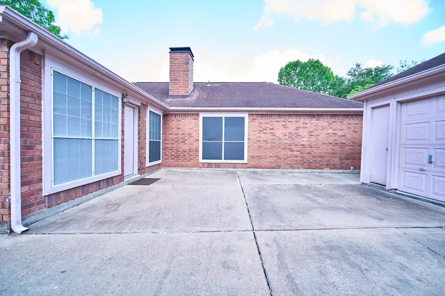 $2,350 | 5022 Moss Run Drive, Missouri City, TX 77459