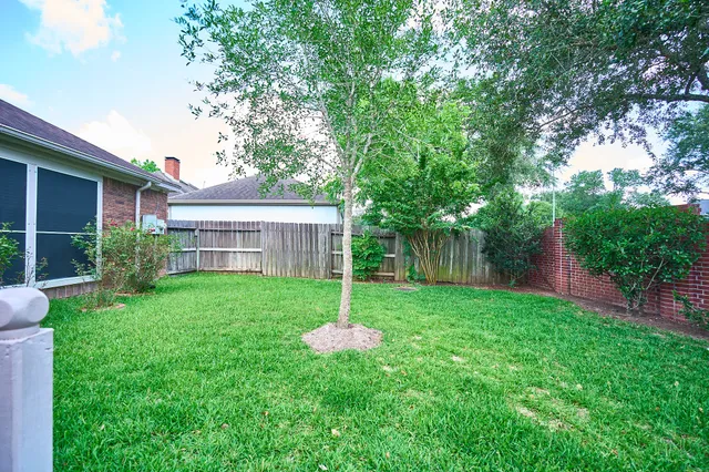 $2,350 | 5022 Moss Run Drive, Missouri City, TX 77459