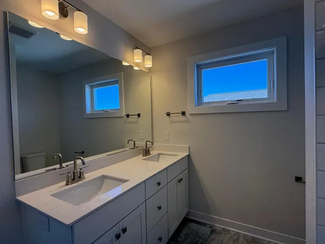 $669,900 | 11764 35th Street North, Lake Elmo, MN 55042