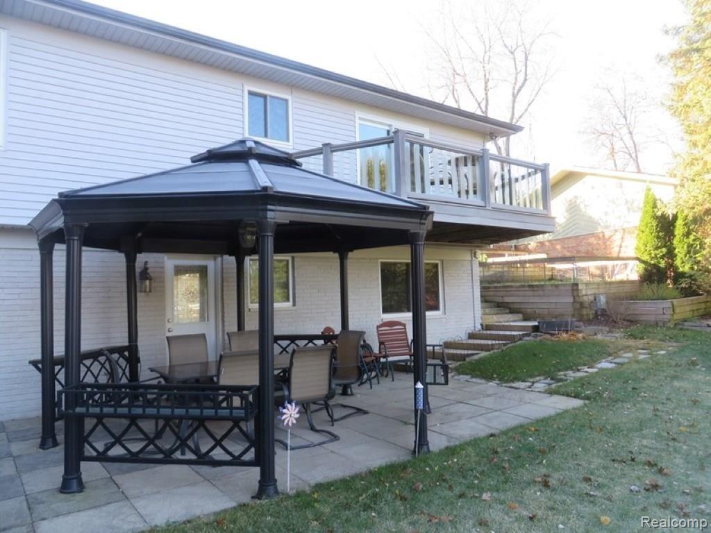 1050 Seneca Road Lake Orion, MI 48362 - Photo 25 of 31 Small Gazebo and master deck.JPG