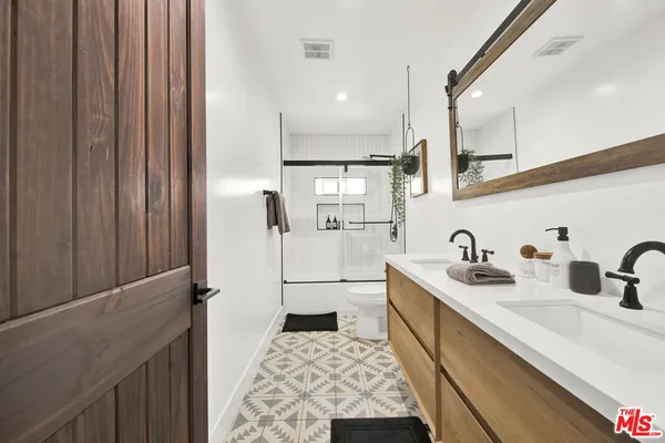$949,000 | 1607 West 85th Street, Los Angeles, CA 90047