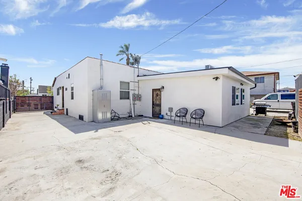 $949,000 | 1607 West 85th Street, Los Angeles, CA 90047
