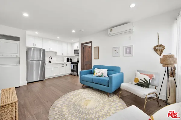 $949,000 | 1607 West 85th Street, Los Angeles, CA 90047