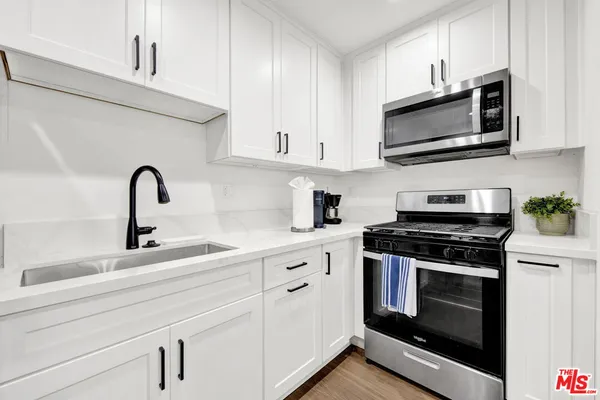 $949,000 | 1607 West 85th Street, Los Angeles, CA 90047
