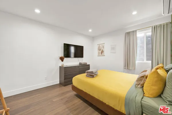 $949,000 | 1607 West 85th Street, Los Angeles, CA 90047