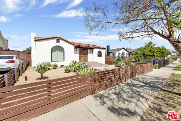 $949,000 | 1607 West 85th Street, Los Angeles, CA 90047