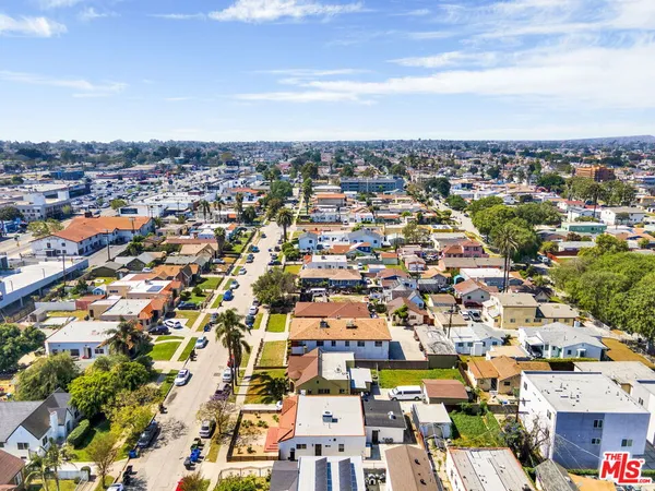 $949,000 | 1607 West 85th Street, Los Angeles, CA 90047