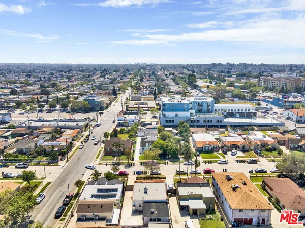 $949,000 | 1607 West 85th Street, Los Angeles, CA 90047