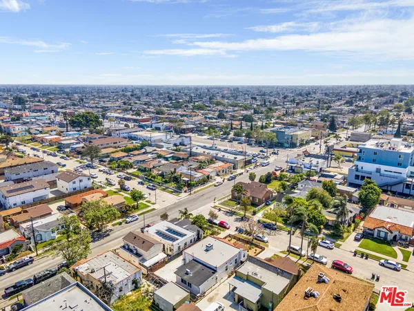 $949,000 | 1607 West 85th Street, Los Angeles, CA 90047